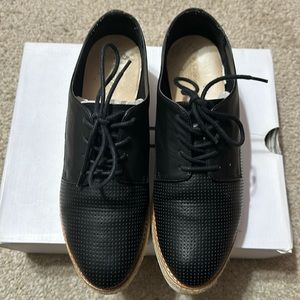 Worn Aldo Harber-97 black oxford perforated detail shoes in size 9